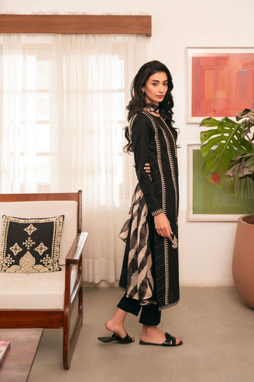 Riqaa Elegance – Embroidered 3 Piece Dhanak